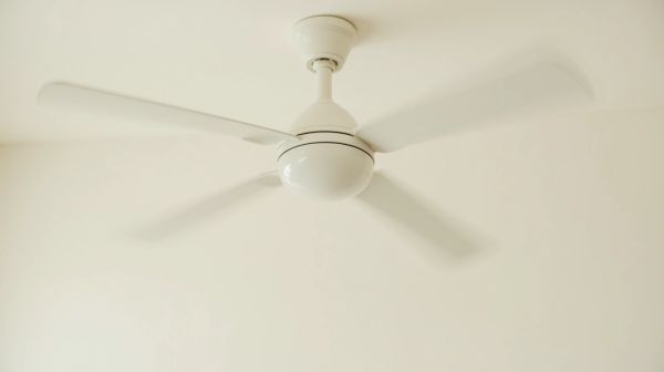 Restez au frais avec un ventilateur plafond adapté à vos besoins